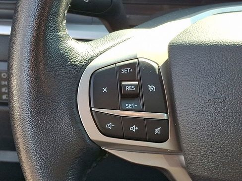 Used 2022 Ford Explorer XLT image 22