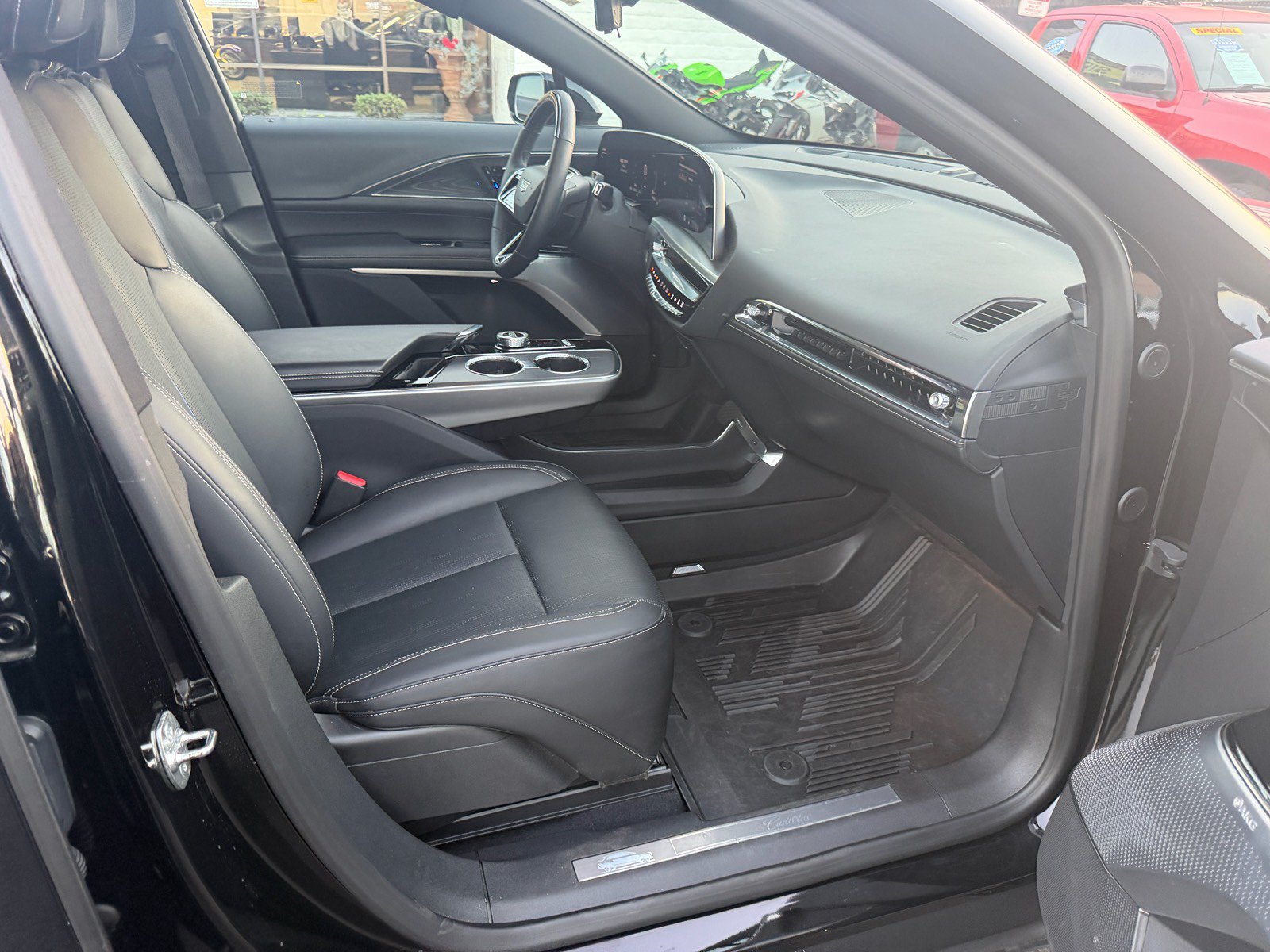 Used 2024 Cadillac Lyriq Sport AWD/4WD image 17