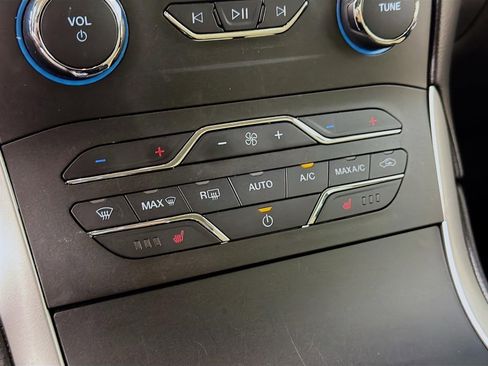 Used 2019 Ford Edge SEL w/ Equipment Group 201A image 17