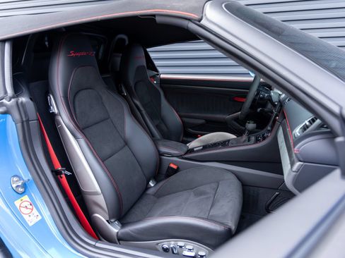 Certified 2025 Porsche 718 Boxster Spyder RS RWD image 28