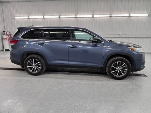 Used 2019 Toyota Highlander XLE AWD/4WD image 8