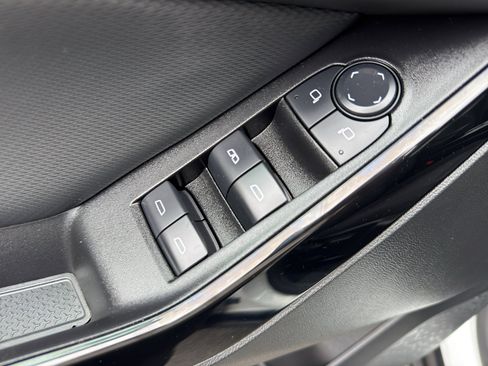Used 2025 Chevrolet Equinox LT FWD image 11