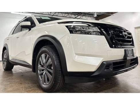 Used 2022 Nissan Pathfinder SV w/ SV Black Package FWD image 6