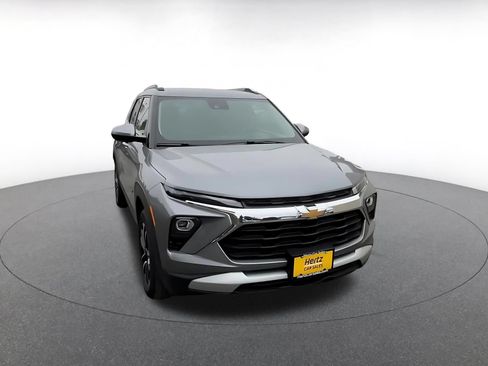 Used 2025 Chevrolet TrailBlazer LT FWD image 3