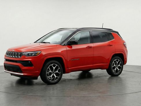 Used 2025 Jeep Compass Limited image 3