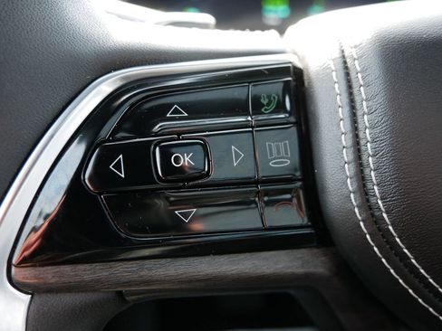 Used 2023 Jeep Grand Cherokee Overland AWD/4WD image 32
