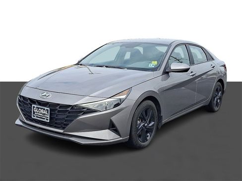 Used 2023 Hyundai Elantra SEL image 3