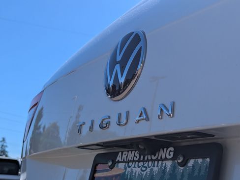 Used 2023 Volkswagen Tiguan SE R-Line AWD/4WD image 31