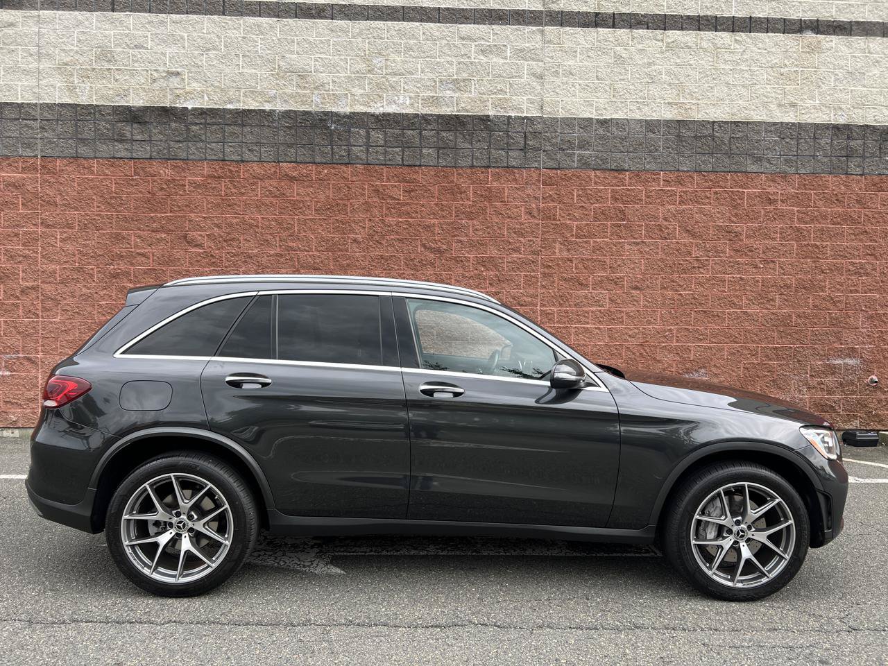 Used 2020 Mercedes-Benz GLC 300 4MATIC w/ AMG Line image 6