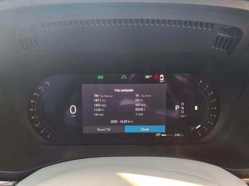 Certified 2024 Volvo XC60 B5 Plus w/ Protection Package Premier AWD/4WD image 36