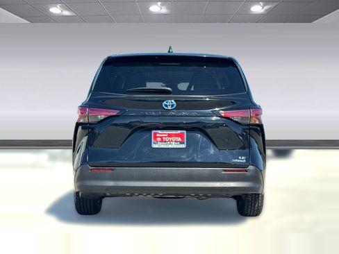 Used 2022 Toyota Sienna LE FWD image 10