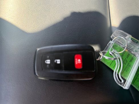 Used 2019 Toyota Prius XLE image 34