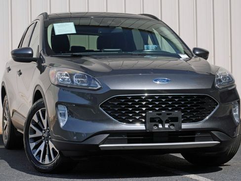 Used 2020 Ford Escape Titanium AWD/4WD image 2