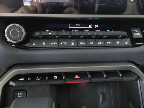 Used 2026 Toyota Sequoia Platinum AWD/4WD image 17