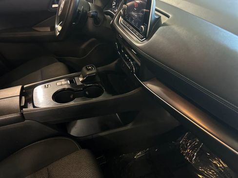 Used 2024 Nissan Rogue SV FWD image 17