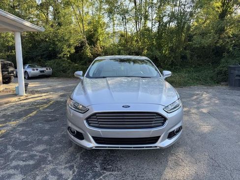 Used 2016 Ford Fusion Titanium FWD image 2