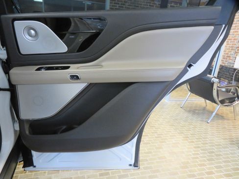 Used 2020 Lincoln Aviator Reserve w/ Equipment Group 202A image 21