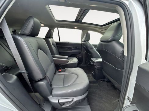 Used 2024 Toyota Grand Highlander AWD image 23