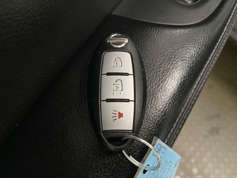 Used 2015 Nissan Rogue SV FWD image 27