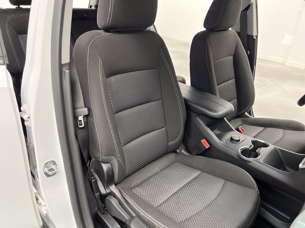 Used 2024 GMC Terrain SLE AWD/4WD image 28