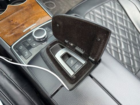 Used 2016 Mercedes-Benz E 400 Cabriolet image 3