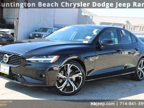 Used 2024 Volvo S60 B5 Core image 9