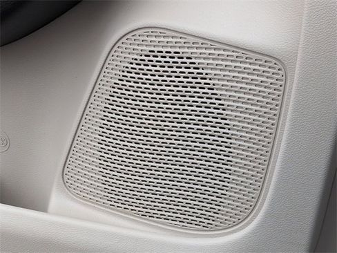 Certified 2024 Chrysler Pacifica Touring-L image 16