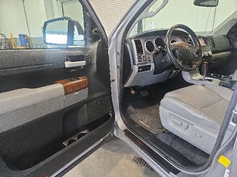 Used 2013 Toyota Tundra Limited w/ Memory Pkg AWD/4WD image 9