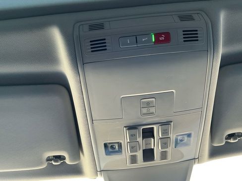 Used 2021 Volkswagen Tiguan SEL image 16