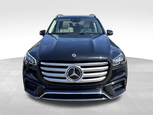 Used 2025 Mercedes-Benz GLS 450 4MATIC image 2