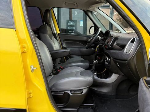 Used 2017 FIAT 500L Trekking w/ Urbana Appearance Package image 22