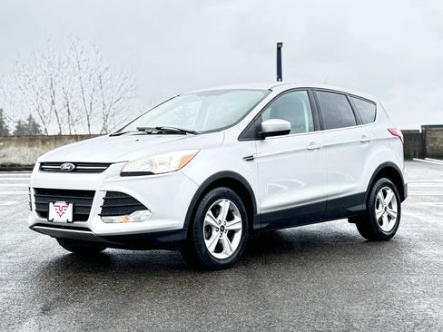 Used 2015 Ford Escape SE image 2