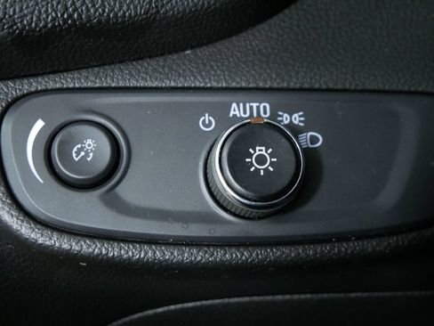 Used 2019 Chevrolet Trax LT w/ LT Convenience Package FWD image 24