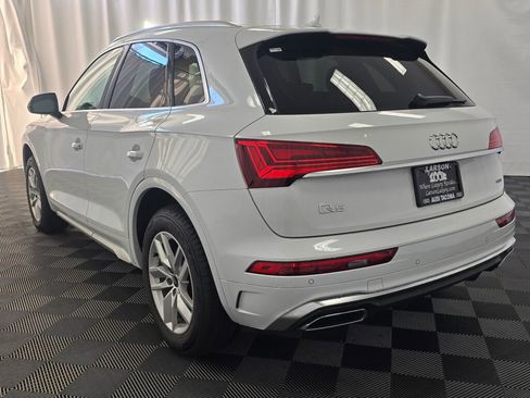 Used 2022 Audi Q5 2.0T Premium w/ Convenience Package image 4