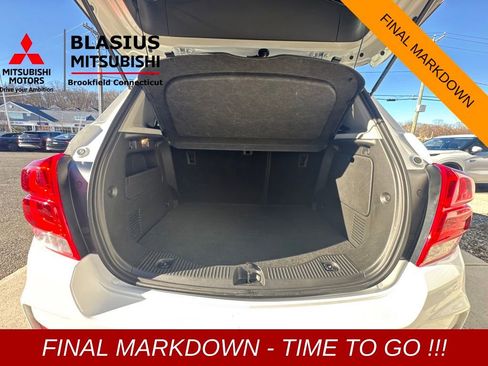 Used 2022 Chevrolet Trax LT w/ LT Convenience Package image 34