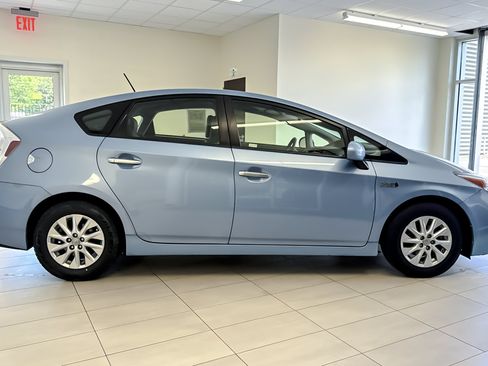 Used 2014 Toyota Prius Prime Advanced FWD image 3