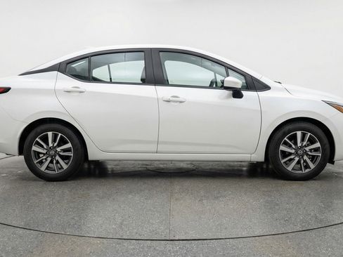 Used 2025 Nissan Versa SV image 11