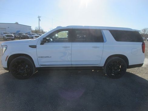 New 2026 GMC Yukon XL Denali w/ Denali Reserve Package image 8