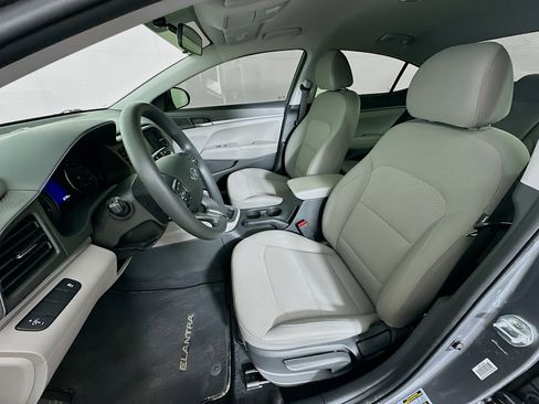 Used 2019 Hyundai Elantra SE image 13