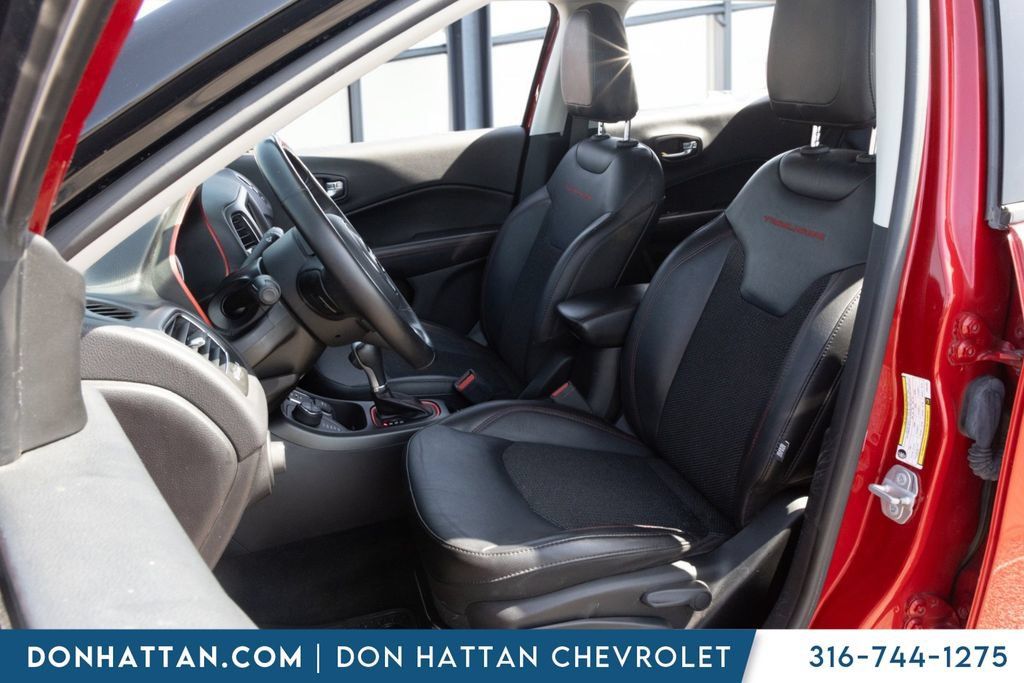 Used 2018 Jeep Compass Trailhawk w/ Cold Weather Group AWD/4WD image 15