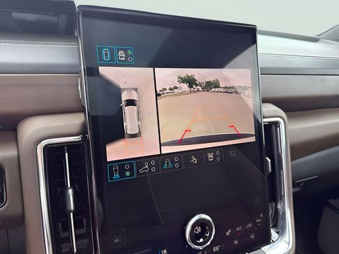 Used 2025 GMC Yukon Denali Ultimate AWD/4WD image 15
