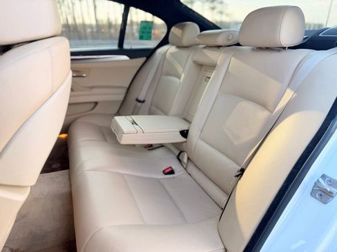 Used 2013 BMW 550i xDrive Sedan image 16