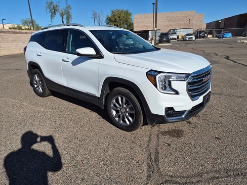 Used 2024 GMC Terrain SLT image 1