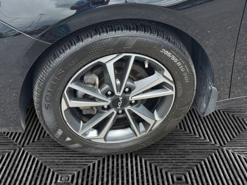 Used 2023 Kia Forte LXS FWD image 9
