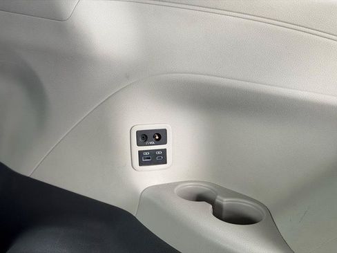 Used 2022 Toyota Sienna Limited FWD image 38