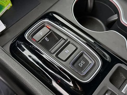 Used 2025 Honda Pilot Black Edition image 17