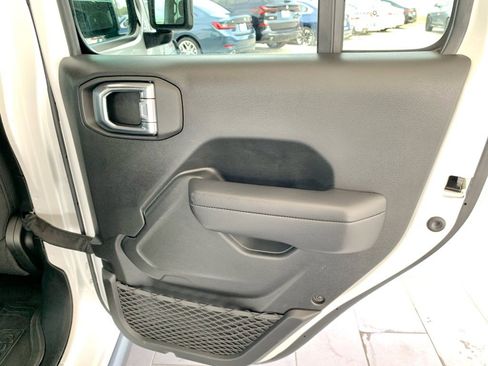 Used 2023 Jeep Gladiator Willys image 23