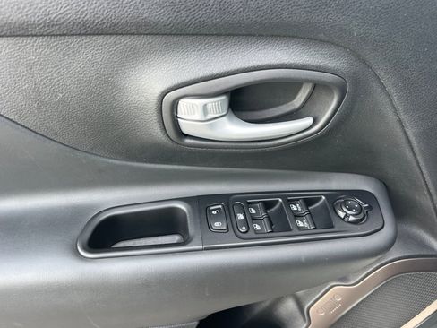 Used 2023 Jeep Renegade Latitude image 8