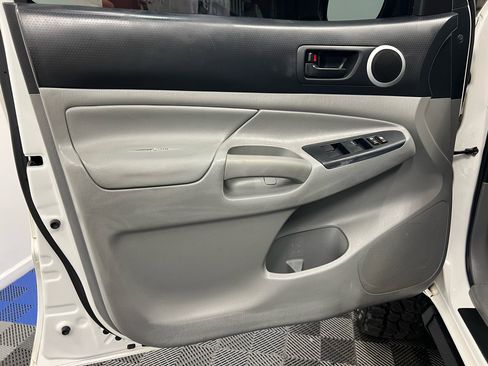 Used 2014 Toyota Tacoma 4x4 Double Cab w/ TRD Off-Road Package image 5