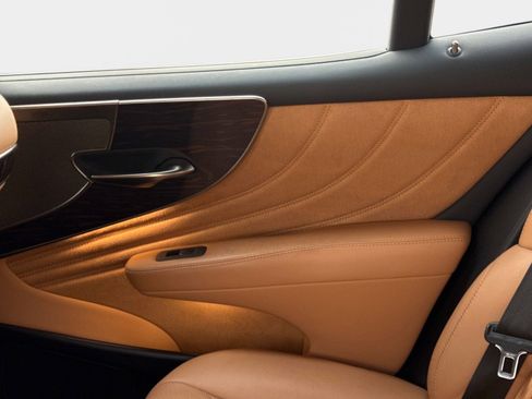 Used 2022 Lexus LS 500 w/ Interior Upgrade Package image 13